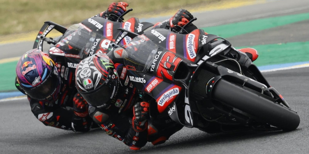 "In Aprilia doso bastone, carota e Black Rules"