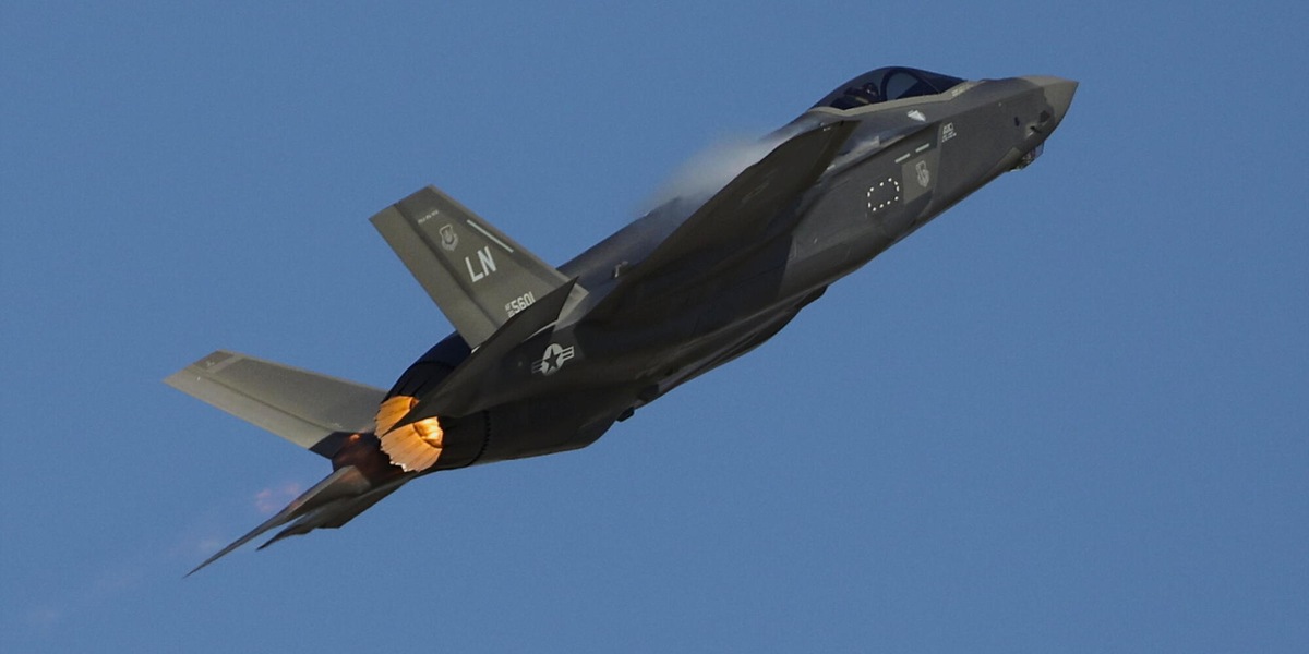 Usa, jet F35 pattuglia le acque dello stretto di Hormuz