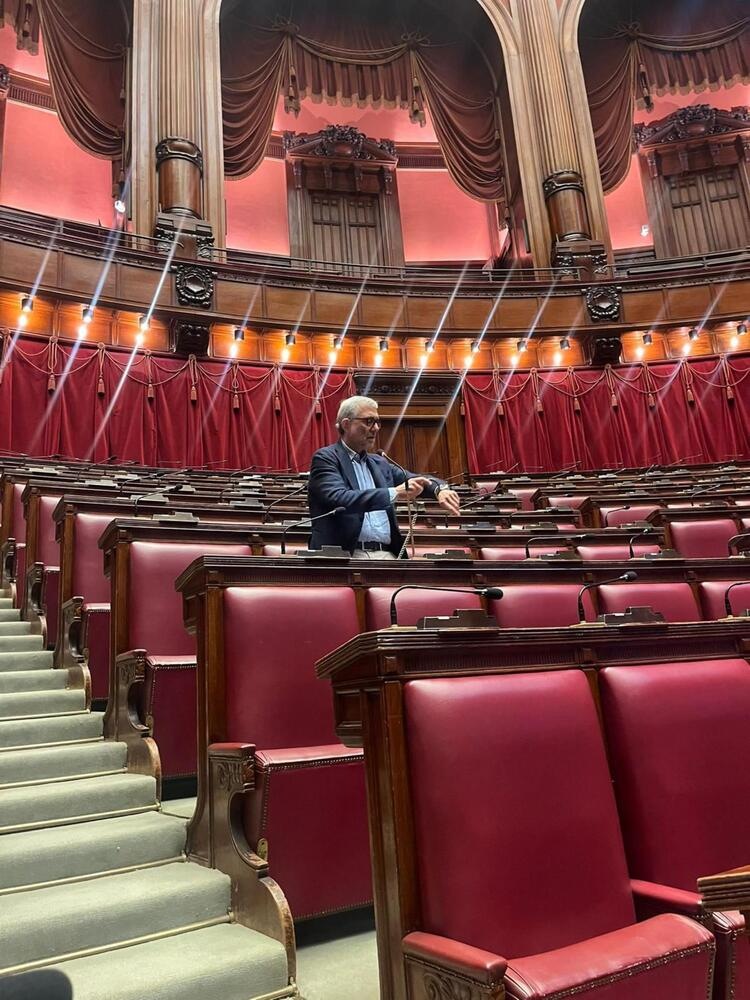 Giachetti si incatena in Aula, 'qui finchè non si sblocca Vigilanza Rai'
