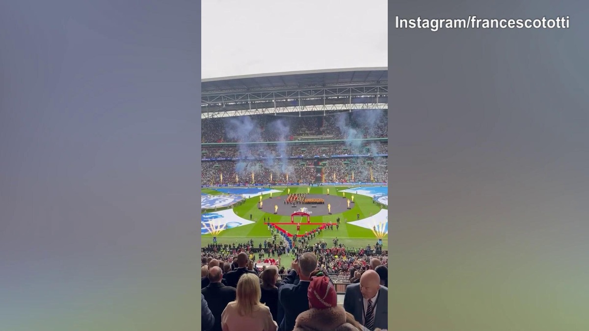 Totti e Noemi a Wembley per la finale di FA Cup