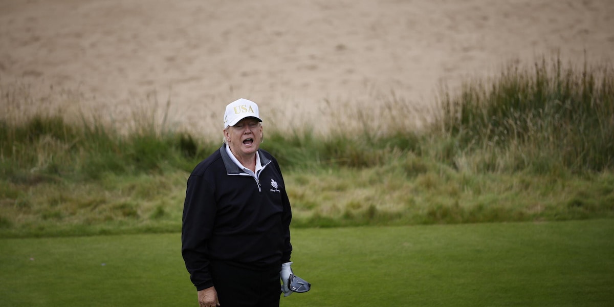 'Trump ha convocato i consiglieri di sicurezza al golf club per parlare di Iran'