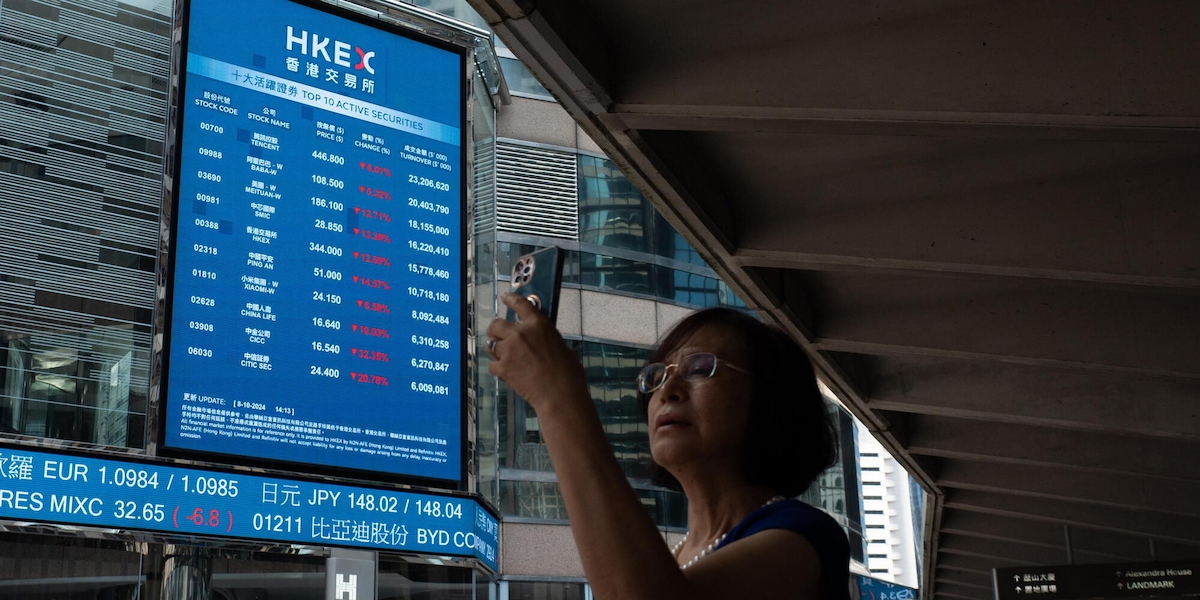 Borsa: Hong Kong in calo nelle prime battute, Hang Seng -1,02%