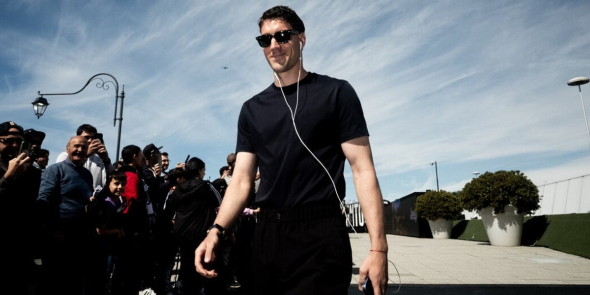 Vlahovic, dentro o fuori: la Juve decide il futuro, c’è la data dell’incontro