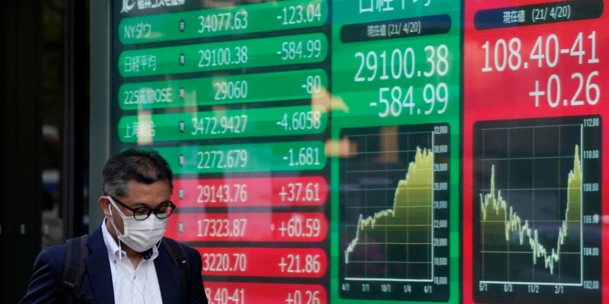 Borsa: l'Asia scivola con i titoli tecnologici, Tokyo -1,3%