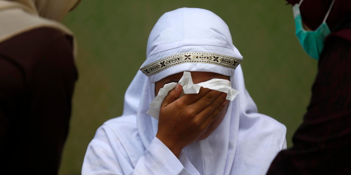 In Indonesia fustigazione pubblica di due uomini e due donne ad Aceh