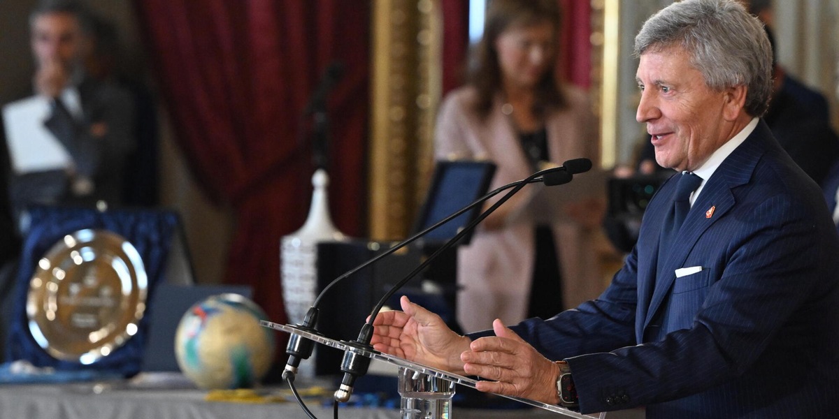 Calcio: Simonelli, "inopportuno il saluto di riverenza alle curve"