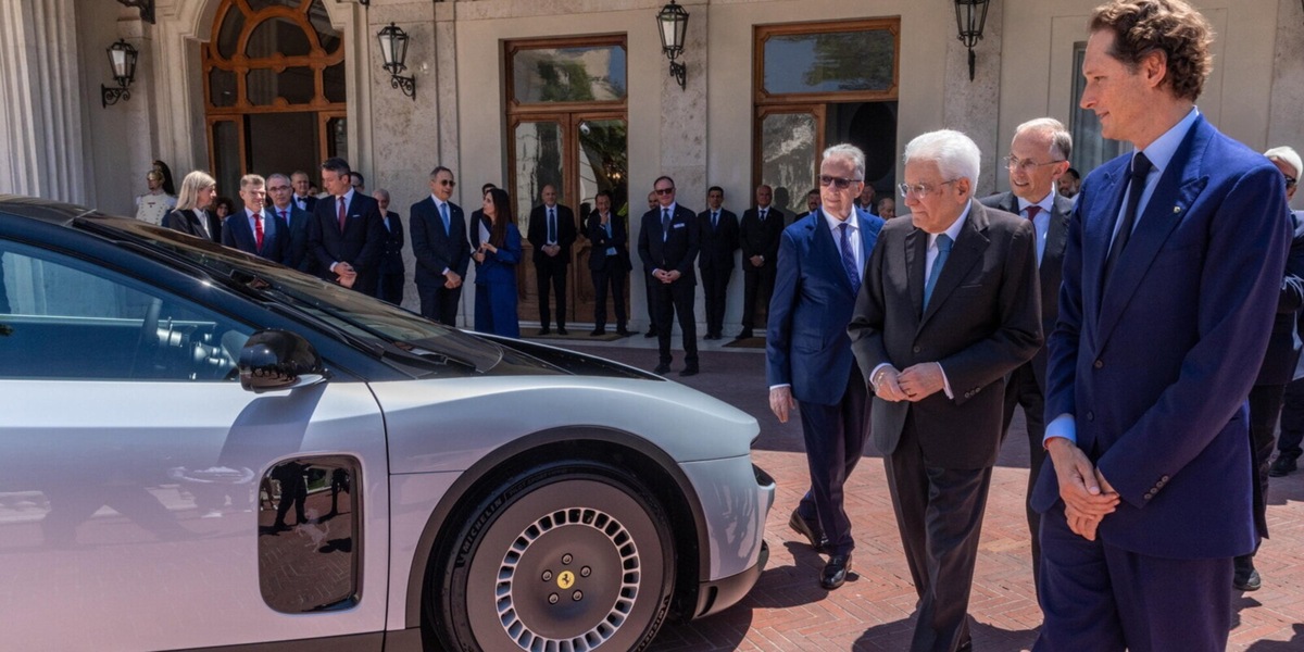 Ferrari Luce, la prima elettrica della Casa di Maranello: Elkann la presenta a Mattarella