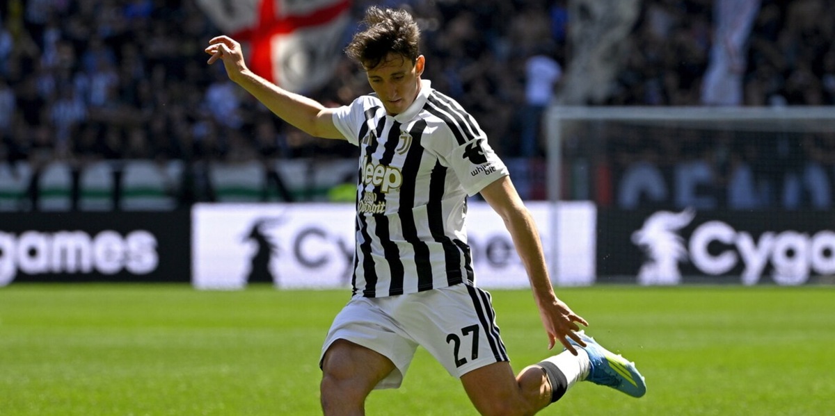 Lo vuole il Como, ci pensa l’Inter: Cambiaso può finanziare il mercato Juve