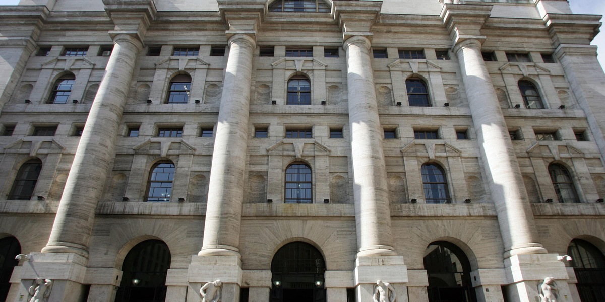 Borsa: Milano positiva (+0,35%), bene Mediobanca e Stellantis