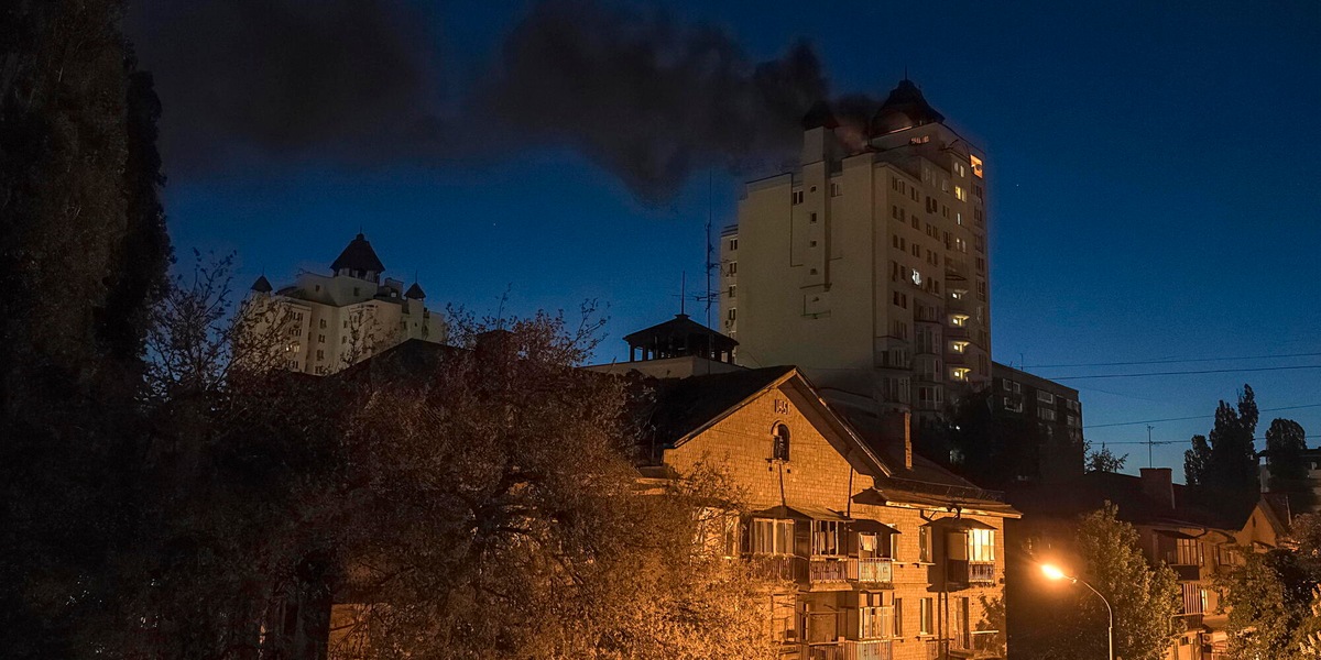 Kiev sotto attacco missilistico, incendi in città
