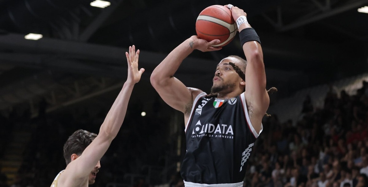 Virtus, reazione di rabbia. Edwards suona la carica