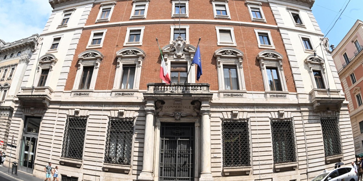 Salvini, 'Unicredit-Intesa 20 miliardi di utile, serve contributo'