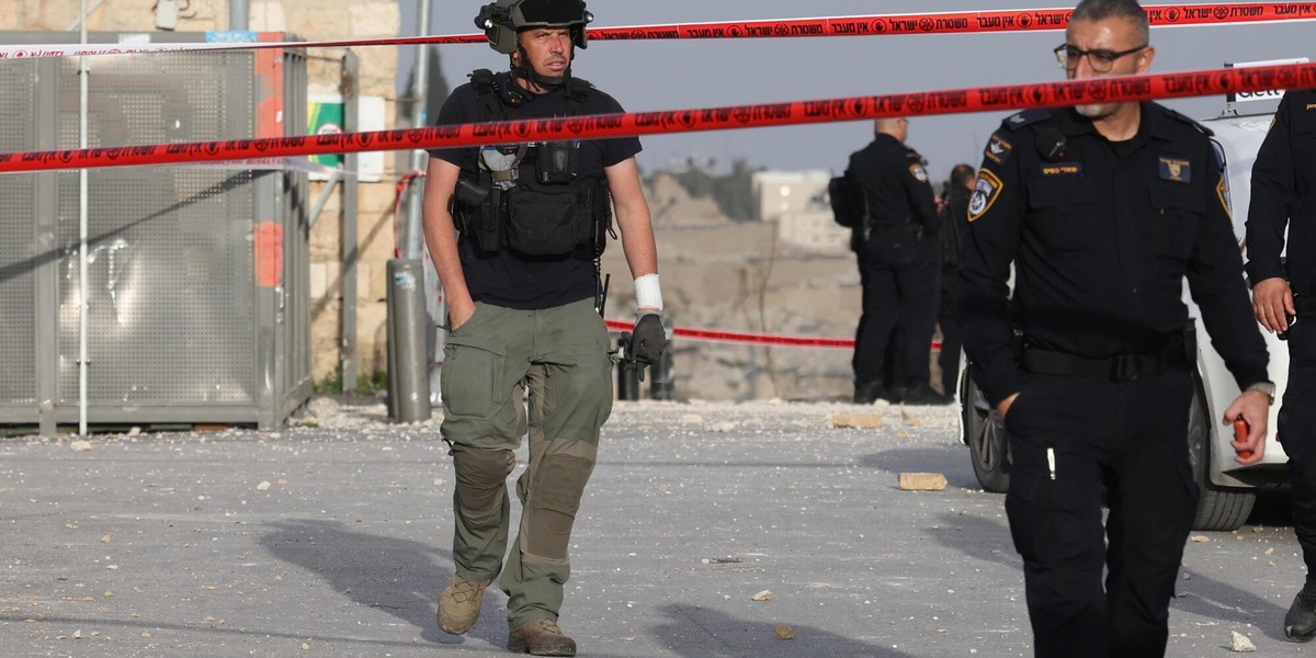 Sparatoria a nord di Tel Aviv, un morto e 4 feriti. Polizia, 'terrorismo'
