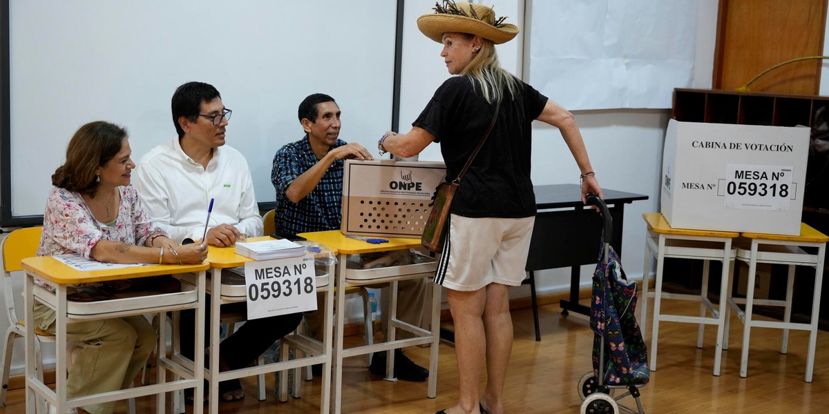 Exit poll, in Perù testa a testa tra Fujimori e Sanchez