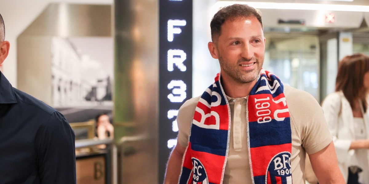 Tedesco è arrivato a Bologna: selfie e autografi all'aeroporto, quando ci sarà la presentazione