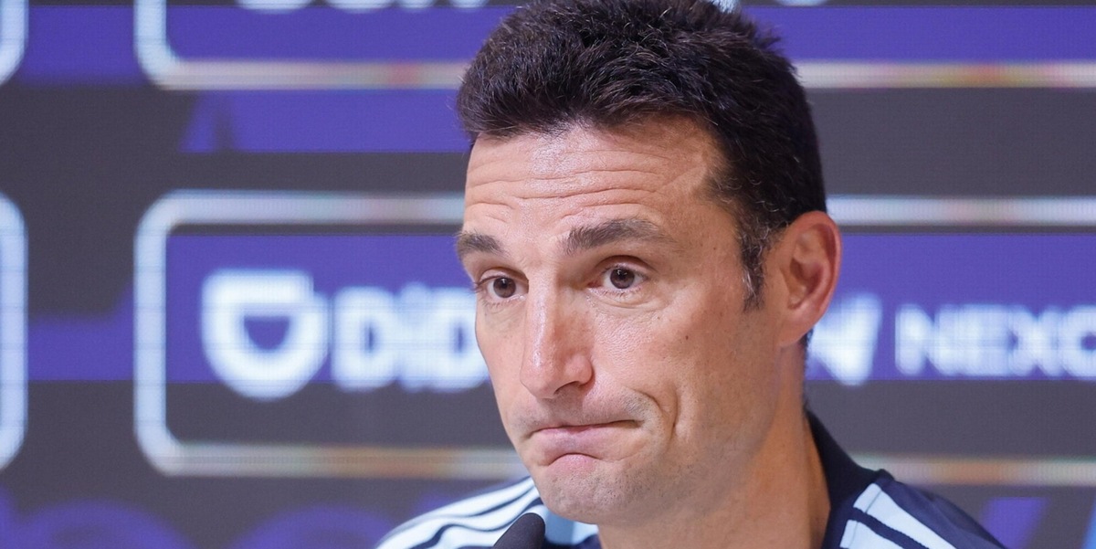 Scaloni fa chiarezza su Messi: "Devo parlargli". E sull’infortunio del Dibu Martinez…