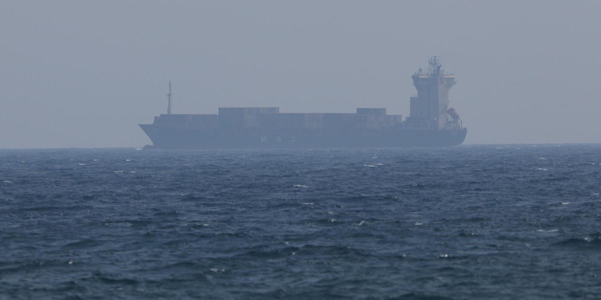 Usa, colpita e fermata una nave cisterna di Palau nel golfo dell'Oman