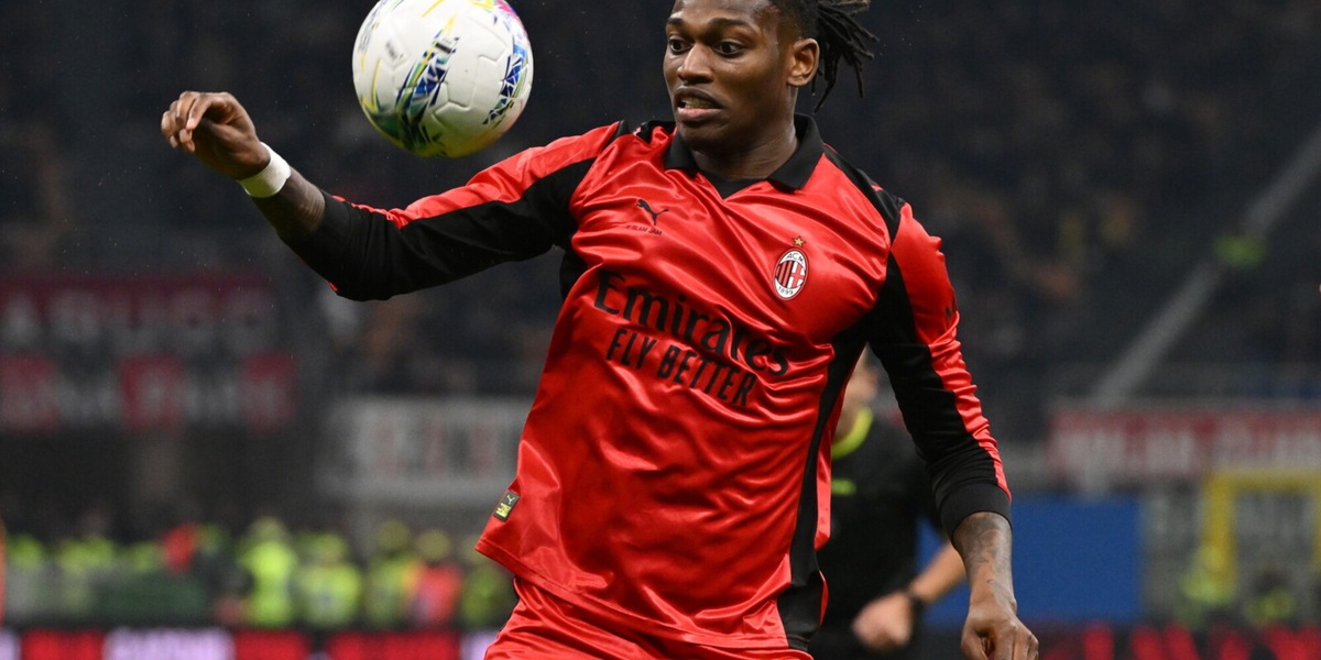 Il Galatasaray fa sul serio per Leao. La ricca offerta a Rafael e la priorità del top player Milan