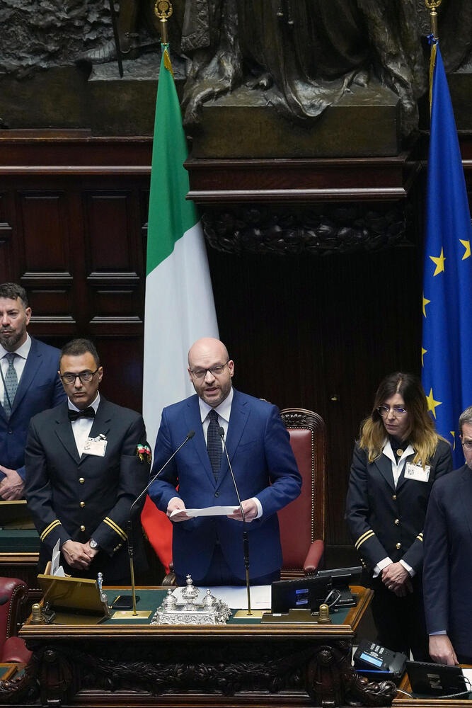 Fontana scrive a deputati questori per avvio istruttoria su caso Silvestri