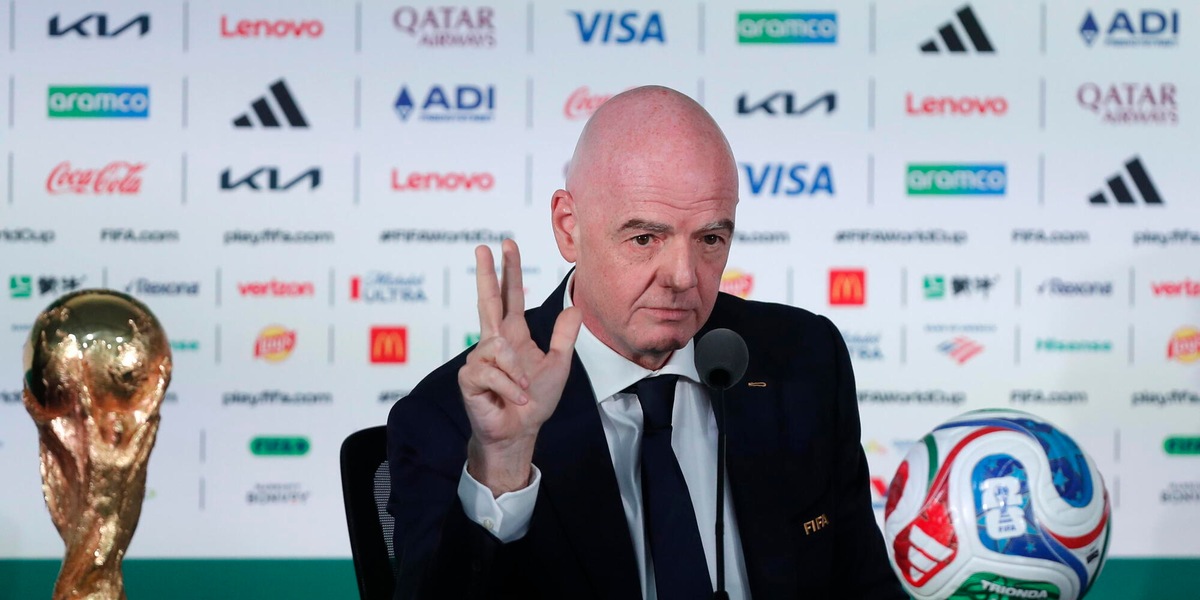Mondiali: post Infantino con foto Rivera 'gli Azzurri torneranno presto'