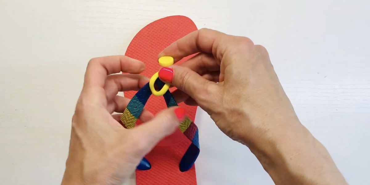 Flipper, l'estate risolta: arriva il salva infradito made in italy per le flip flop rotte