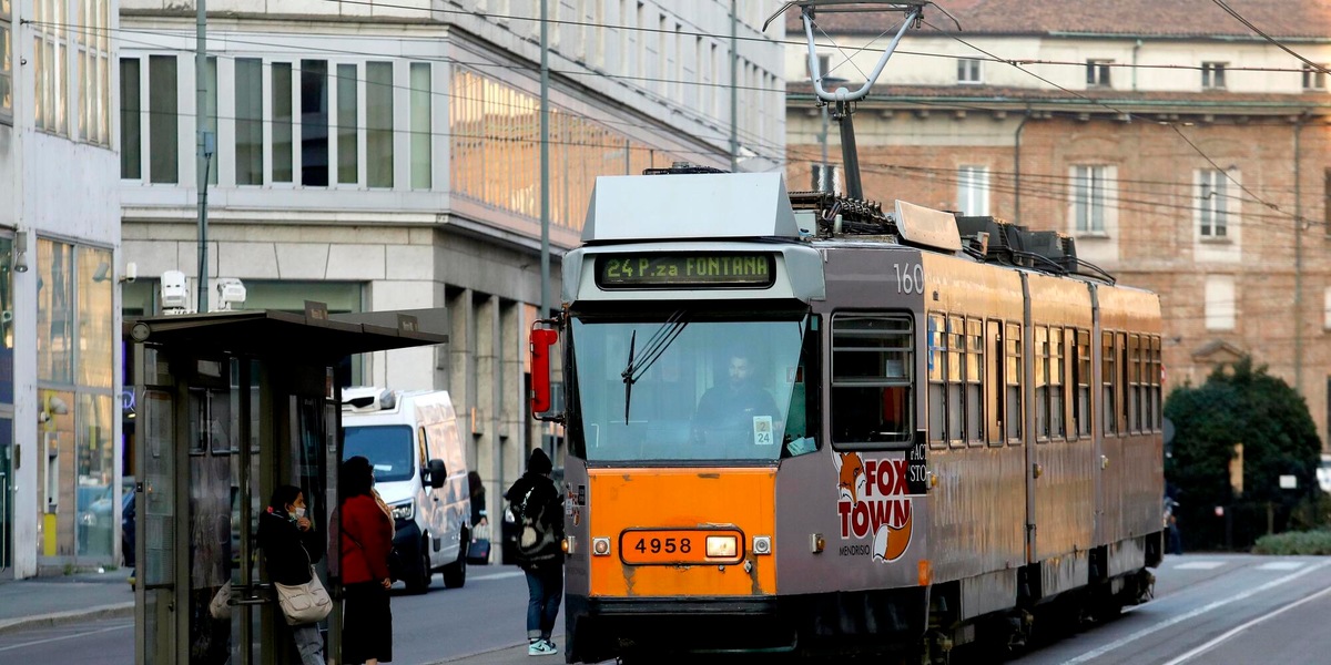 Chat tra dipendenti Atm Milano con immagini telecamere dei mezzi