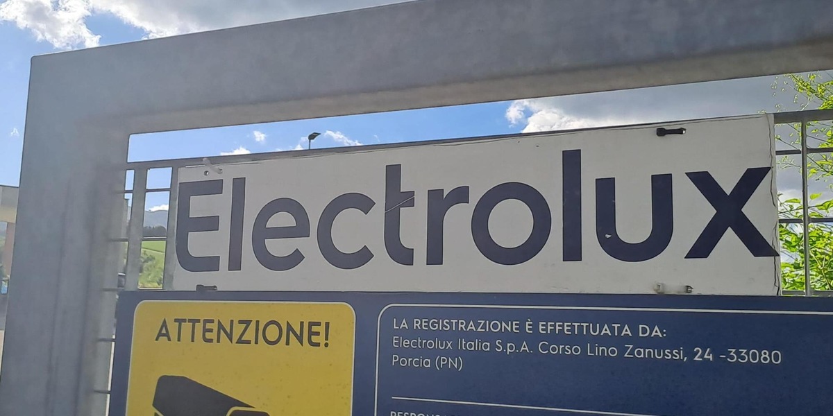 Fonti, Electrolux sospende il piano licenziamenti e le chiusure per 50 giorni