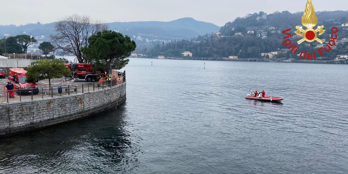 Auto cade nel lago di Como, grave una donna, un uomo disperso