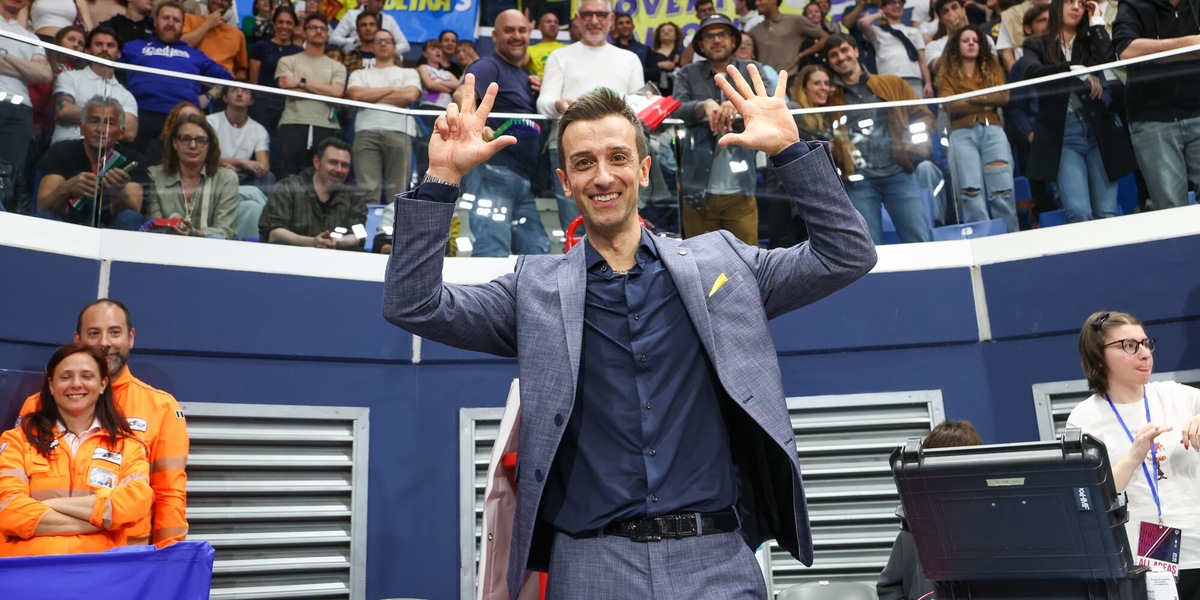 Daniele Santarelli festeggia i 10 anni sulla panchina di Conegliano