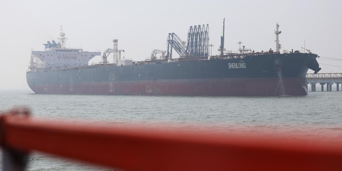 'Petroliere iraniane oltrepassano la zona di blocco Usa, prima volta in 2 mesi'