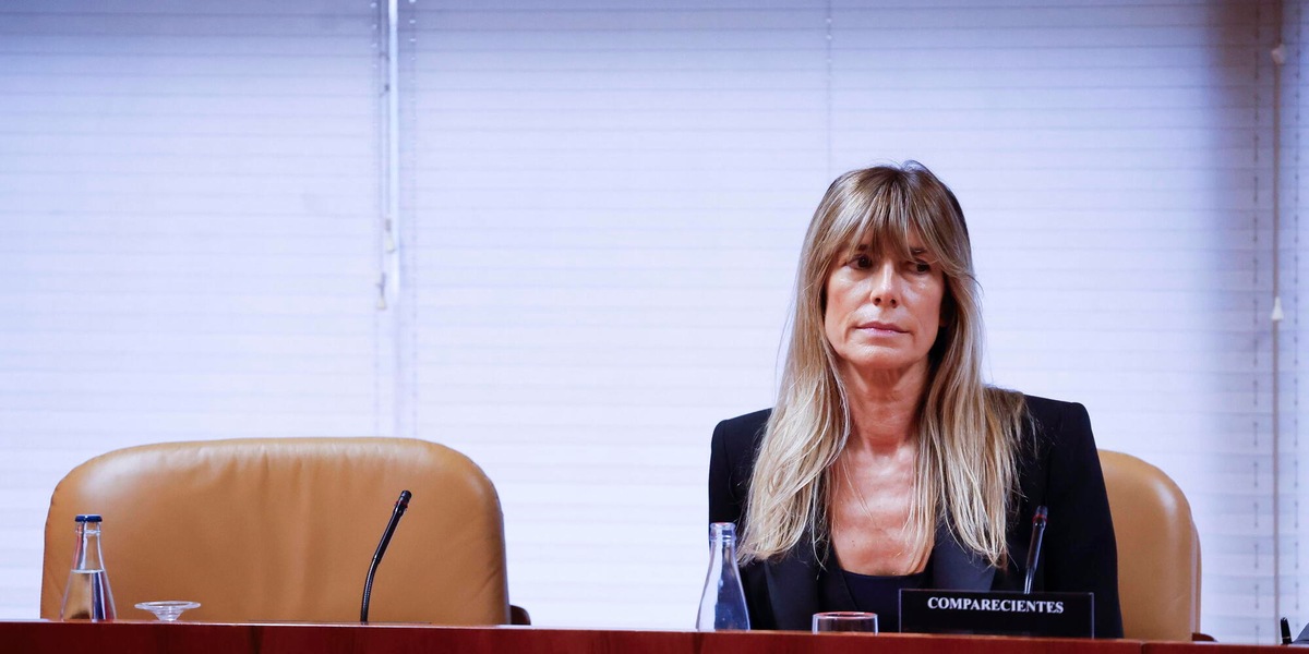 La moglie di Pedro Sanchez rinviata a giudizio, ritirato il passaporto