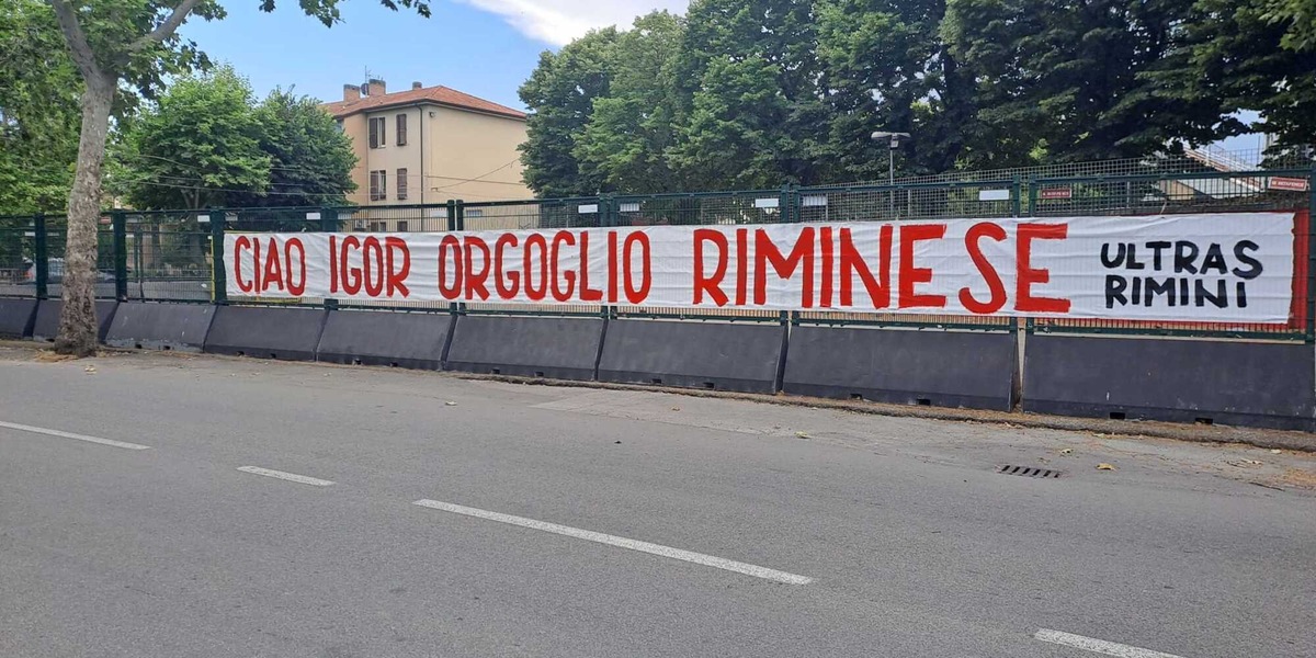 Tifosi, cori e bandiere: a Rimini l'ultimo saluto a Protti