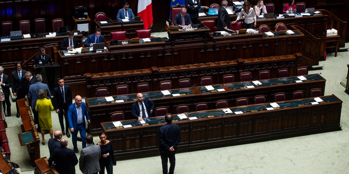Scontro opposizioni-FnV,"richiamate a leggi razziali", "voi razzisti con italiani"