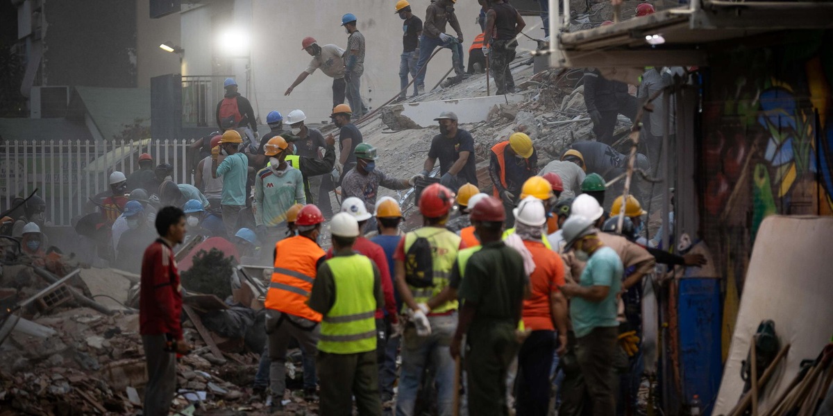 Venezuela, uomo e figlio adolescente salvati quattro giorni dopo il terremoto