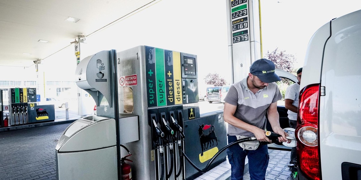 Mimit, prezzo medio self benzina a 1,807 euro al litro, gasolio a 1,888 euro