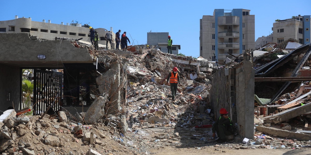 Soccorritori al lavoro in Venezuela per estrarre uomo vivo a 8 giorni dal sisma