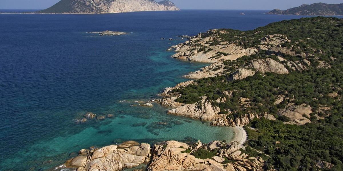 Glamping di lusso davanti a Tavolara, il governo revoca l'autorizzazione