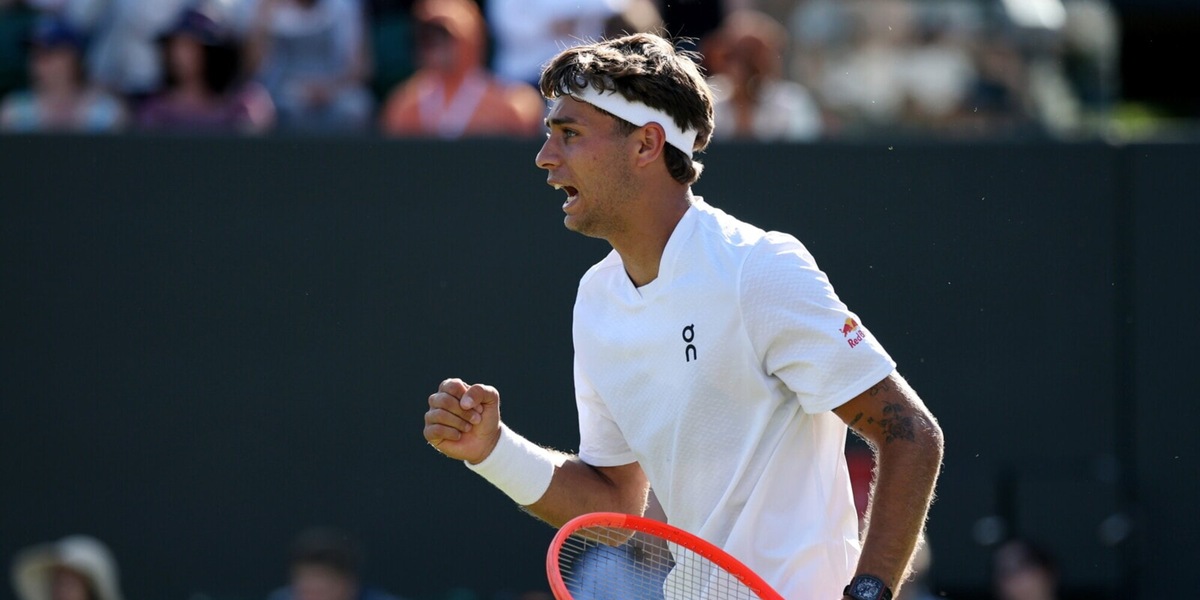 Cobolli inarrestabile: è al terzo turno di Wimbledon. Battuto in quatto set Duckworth