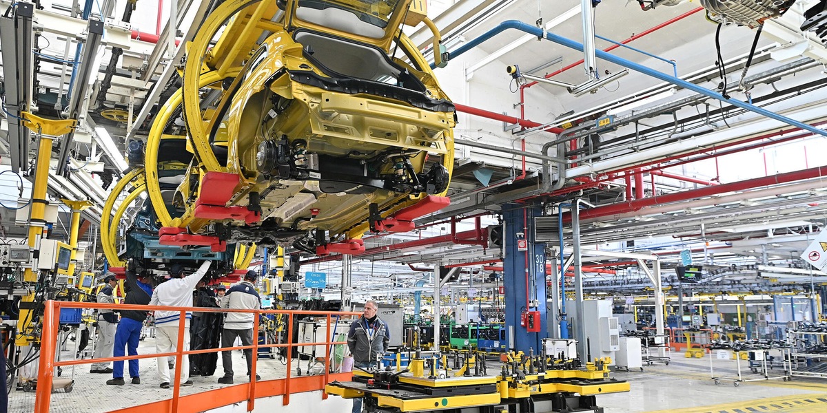 Istat, produzione industriale -0,3% a maggio, ma su anno +1,1%