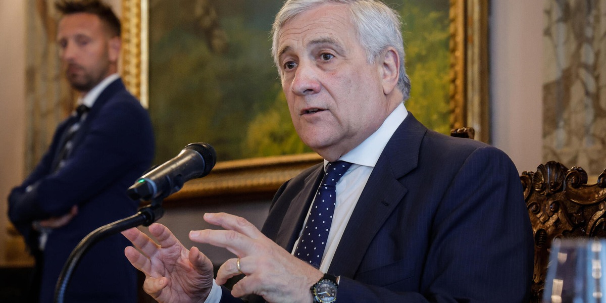 Tajani, 'massima solidarietà a Meloni, che certamente non si fa intimidire'
