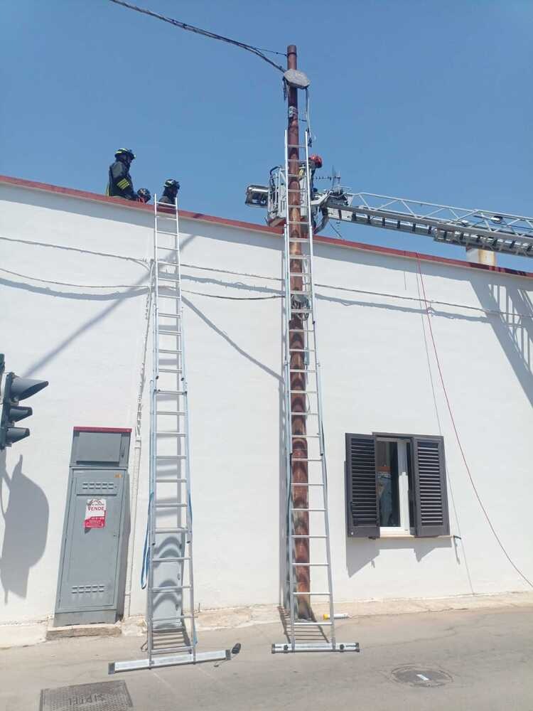 Operaio muore folgorato mentre lavora ad impianto per la fibra