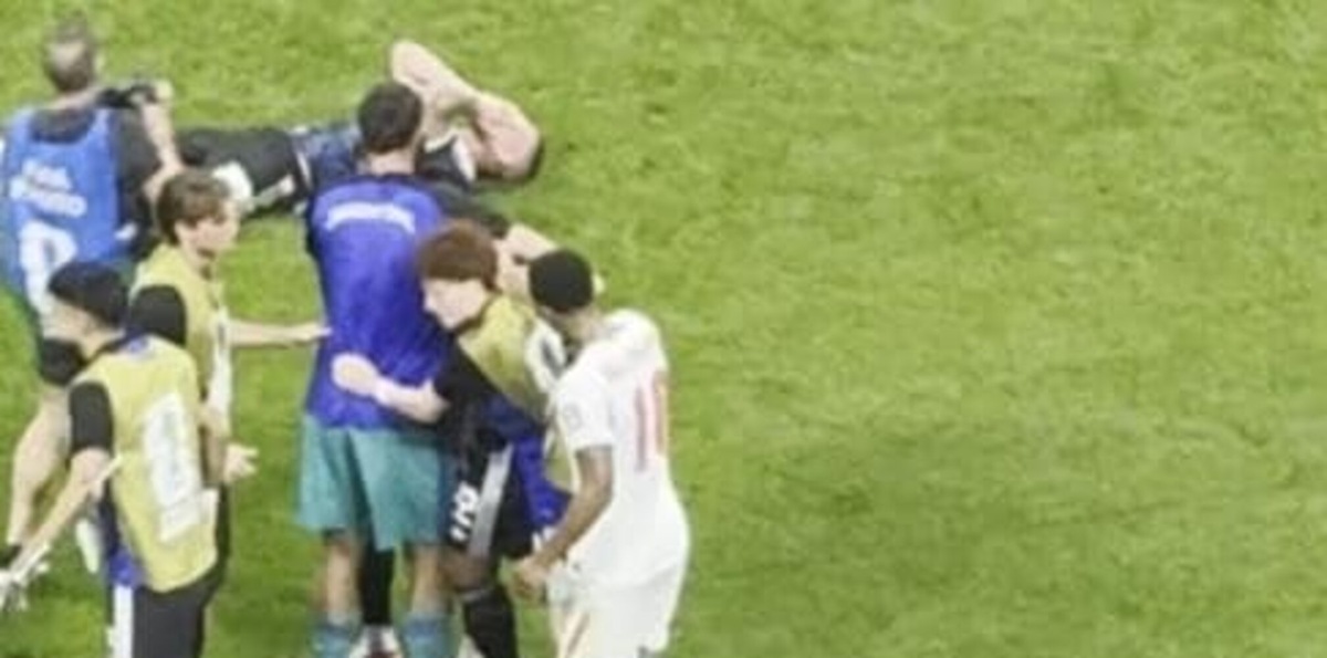 "Inutile e violento. Cambia sport": la dura critica a Bellingham dopo lo schiaffo a Barco