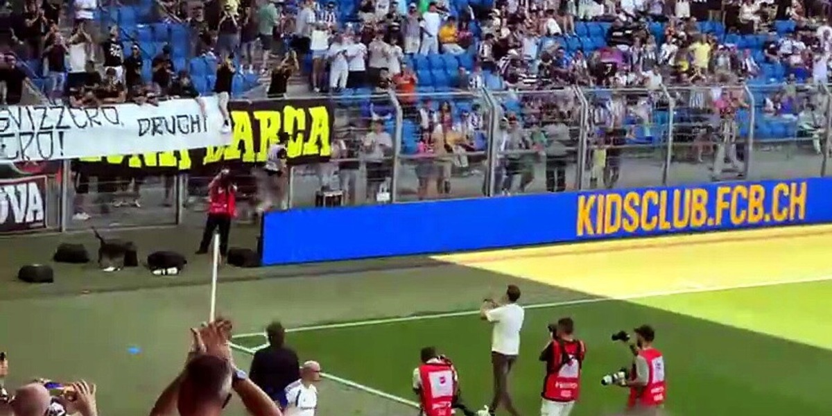 "Guerriero bianconero", Lichtsteiner sotto la curva dei tifosi Juve