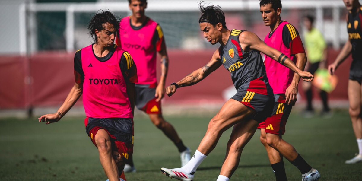 Dybala doppietta, Soulé gol: buona la prima per la Roma di Gasperini nell’amichevole con la Primavera
