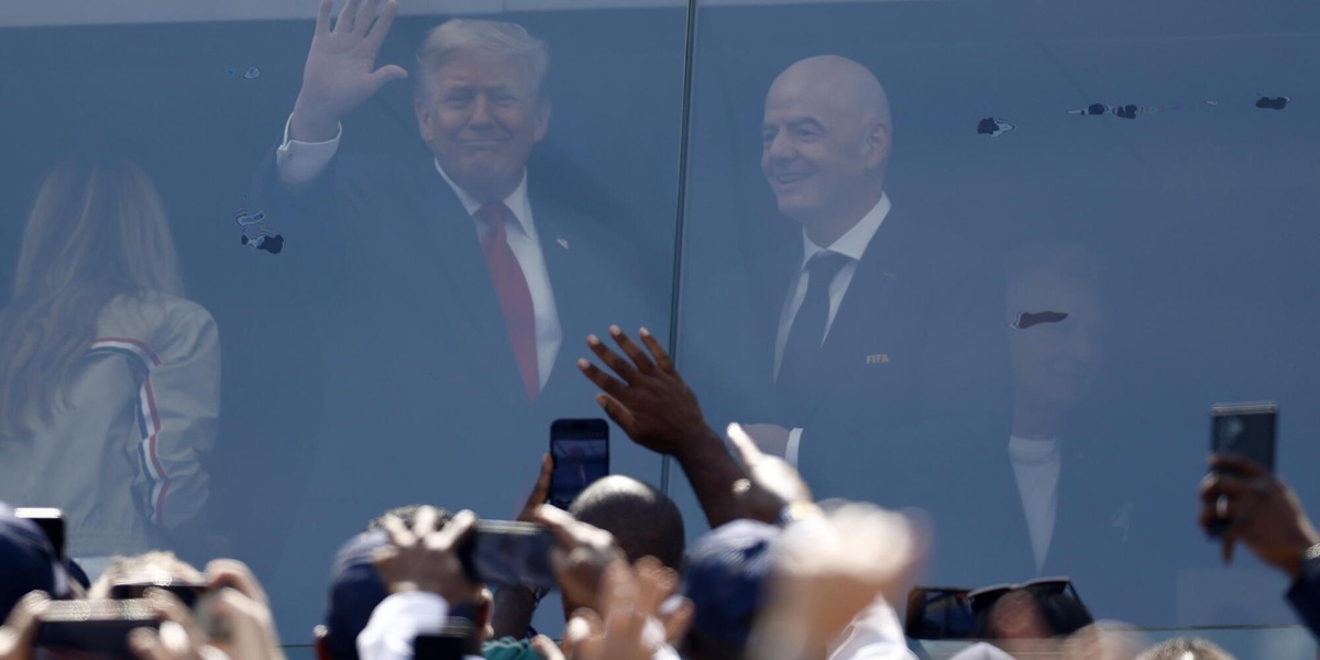 Mondiali: fischi per Trump e Infantino all'ingresso in campo