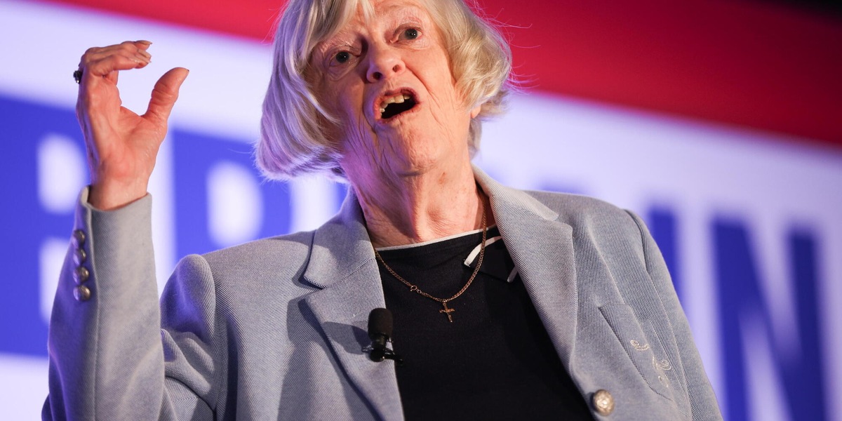 Uccisione di lady Brexit, 'massacrata con 21 colpi di martello alla testa'