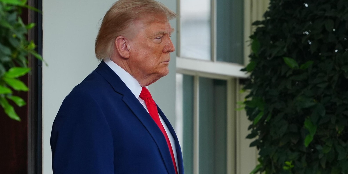 Trump, ogni volta che l'Iran spara a Hormuz colpiremo un ponte o centrale elettrica