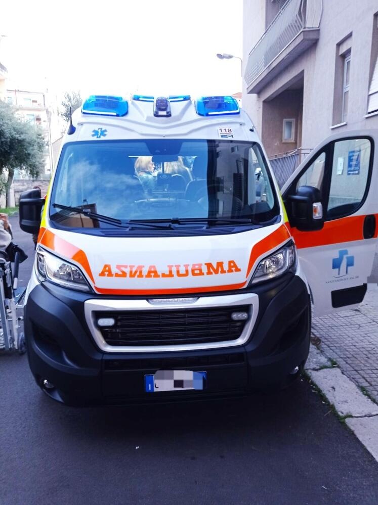 Operaio precipita capannone industriale e muore nel leccese