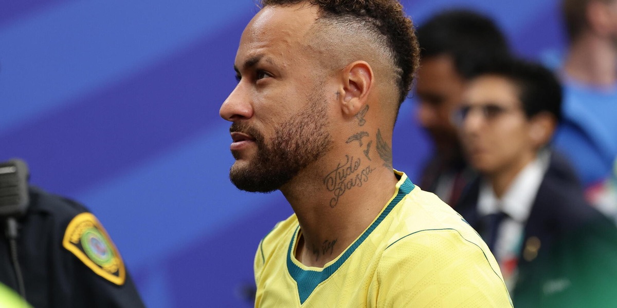 Calcio:Neymar si prende una pausa dal pallone per giocare a poker, tifosi lo criticano