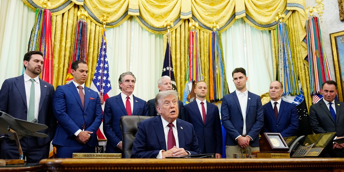 Trump, 'parliamo con l'Iran più seriamente, non ho fretta di chiudere'